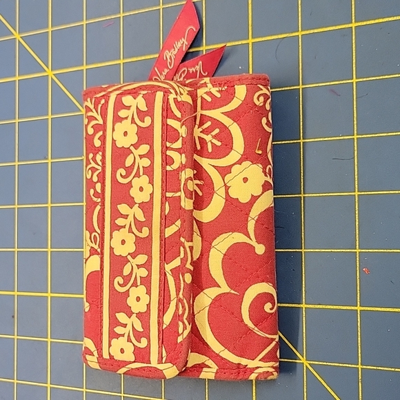Vera Bradley Quilted Wallet 5.5 x 4 Closed - Picture 1 of 11